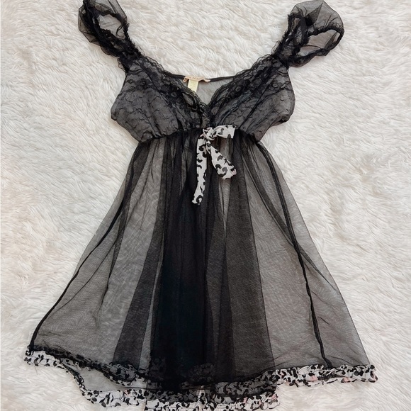 Flora Nikrooz Other - Flora Nikrooz Black Babydoll Chemise Animal Print Trim